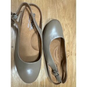 SoftWalk Women's S2119-117 Taupe Leather Slingback Comfort Flats Size 8.5 N